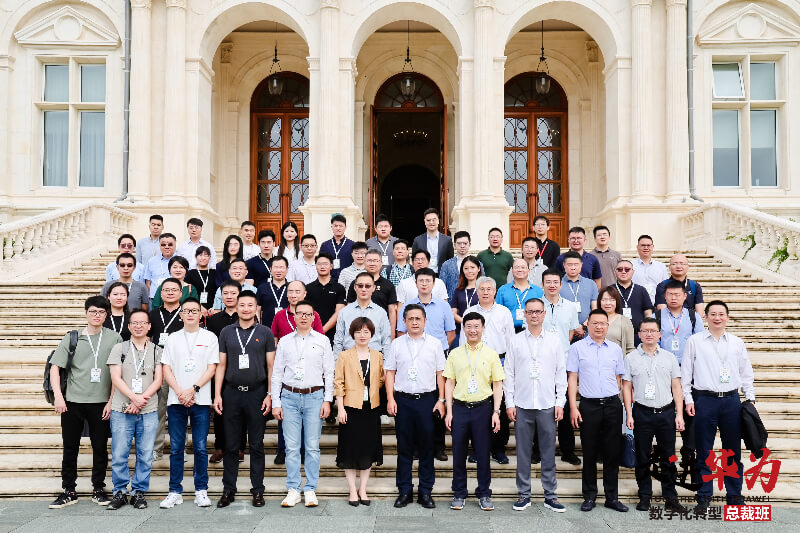 亿万先生mr陈春麟博士、蔡金娜博士走进华为·数字化转型总裁班，，，，，，，共探AI制药新未来.jpg